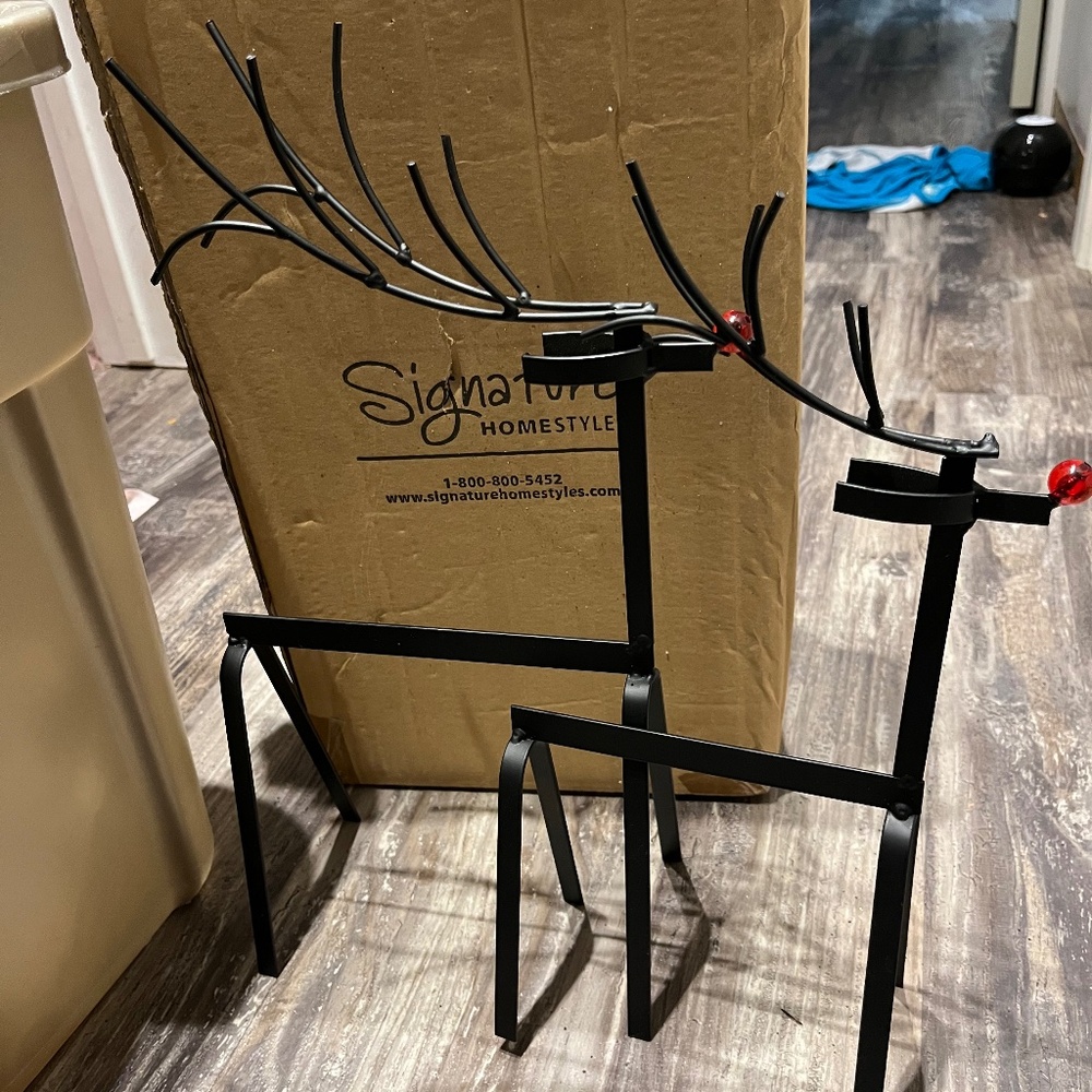 Set of 2 metal reindeer
